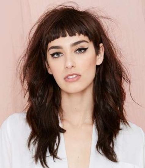 Short cropped bangs with long messy hair. Love it. Baby Bangs Long Hair, Long Messy Hair, Short Bangs, Medium Long Hair, Short Fringe, Curly Hair With Bangs, Long Hair With Bangs, Penteado Cabelo Curto, Long Hairstyles