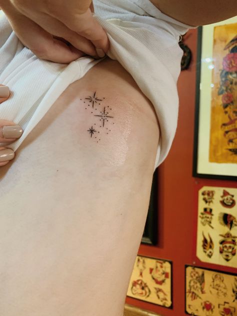 Small star cluster tattoo✨ Small Flower Cluster Tattoo, Dainty Starburst Tattoo, North Star Cluster Tattoo, Cluster Tattoos, Blue Star Tattoo, Small Star Burst Tattoo, Cluster Of Stars Tattoo, Star Cluster Tattoo, Small Star Cluster Tattoo