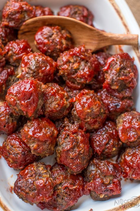 Baked BBQ Meatballs (Comfort Food Classic) - Alyona’s Cooking Baked Bbq Meatballs, Meatloaf Balls, Recipes Supper, Meatloaf Dinner, Baked Meatballs, Cocktail Meatballs, Bbq Meatballs, Classic Meatloaf Recipe, Beef Meals