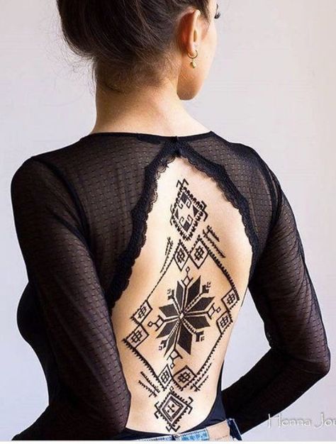 Shape Tattoo Ideas For Couples Unique, Geometric Back Tattoo, Tattoo Ideas With Deep Meaning, Back Tattoo Female, Unique Tattoo Ideas For Men, Unique Tattoo Ideas For Women, Tattoo Ideas For Women Unique, Henna Tattoo Back, Tattoo Ideas For Couples