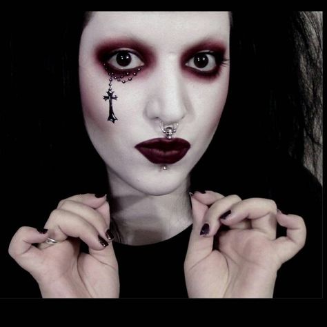 Drac Makens Drac Makens, Strange Makeup, Goth Lifestyle, Goth Ideas, Venus Palette, Modern Goth, Gothic Culture, Alt Art, Alt Makeup