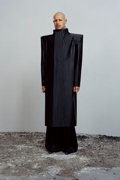 Han Kjobenhavn, Sculptural Fashion, Anti Fashion, Fashion Silhouette, Office Worker, Male Fashion Trends, Milano Fashion Week, Spring Summer 2022, Live Fashion