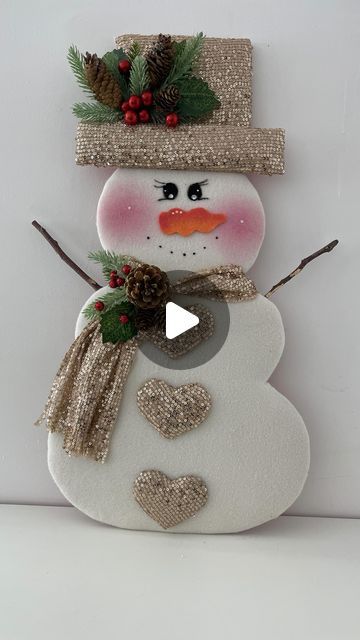 Suchadiy on Instagram: "Hermoso snowman ☃️☃️☃️⛄️⛄️" Felt Snowman Pattern, Wood Snowman Crafts, Creative Snowman Ideas, Snow Man Craft, Christmas Snowman Crafts, Diy Snowman Crafts, Easy Snowman Crafts, Snowmen Ideas, Diy Snowman Decorations