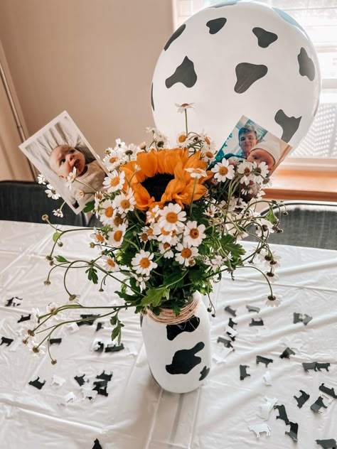 Cow Birthday Table Decorations, Cow And Daisy Birthday, Cow Birthday Party Table Decor, Chic Fil A Party Ideas, Cow Party Table Decor, Cow Party Centerpiece Ideas, Cow Mason Jar Centerpieces, Highland Cow Party Centerpiece, Holy Cow I’m One Table Centerpieces