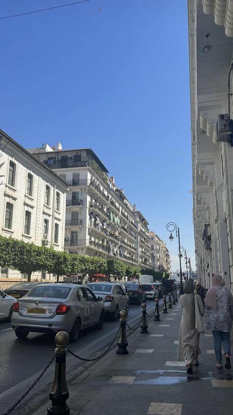 Alger Centre Snap, Darkest Academia, Pretty Blonde Hair, Walkable City, Live Photo, Beach Sunset, Children Photography, Instagram Story, Places To Visit