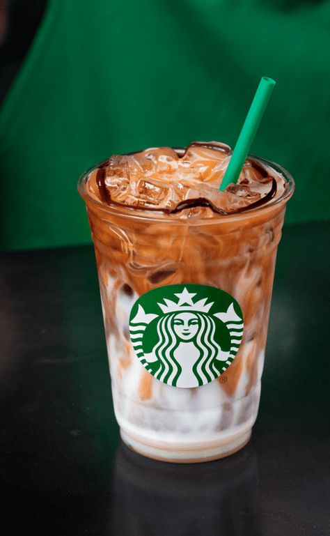 Starbucks Macchiato, Mocha Macchiato, How To Make Pastry, Coconut Milk Drink, Macchiato Recipe, Drinks Starbucks, Ice Caramel Macchiato, Vegan Nutella, Milk & Mocha