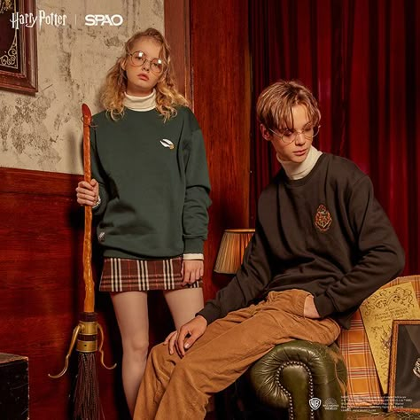 Potterheads Are Losing It Over This New Harry Potter Collection From Korea Harry Potter Clothing, Korean Clothing Brands, Harry Potter Golden Snitch, Hogwarts Outfits, Harry Potter Style, Korean Brand, Dark Academia Fashion, Harry Potter Outfits, Harry Potter Fanfiction