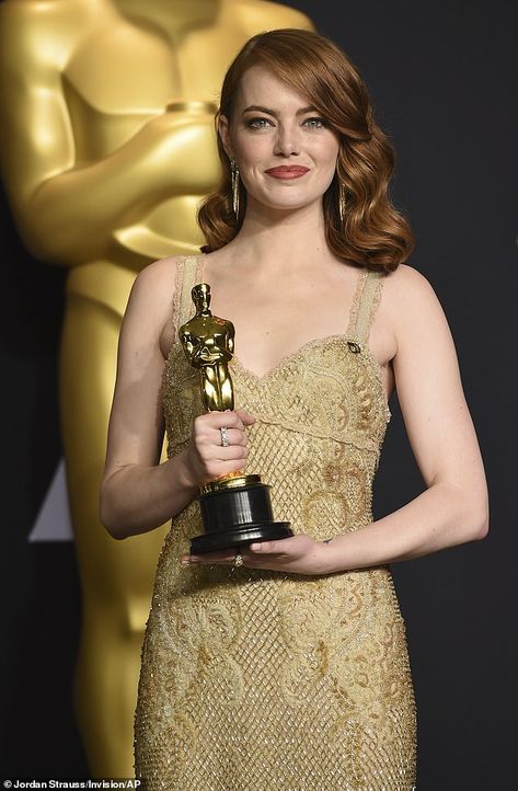 Monumental! Emma Stone, 32, revealed her one big memory of the night she won her Best Actress Oscar for La La Land was childhood crush, Leonardo DiCaprio: she's pictured at the 89th Academy Awards on February 26, 2017 Emma Stone Oscars, Emma Stone Red Carpet, Oscars 2017, Best Actress Oscar, Emily Stone, Sasha Pivovarova, Seven Husbands Of Evelyn Hugo, The Dream Life, Oscar Award