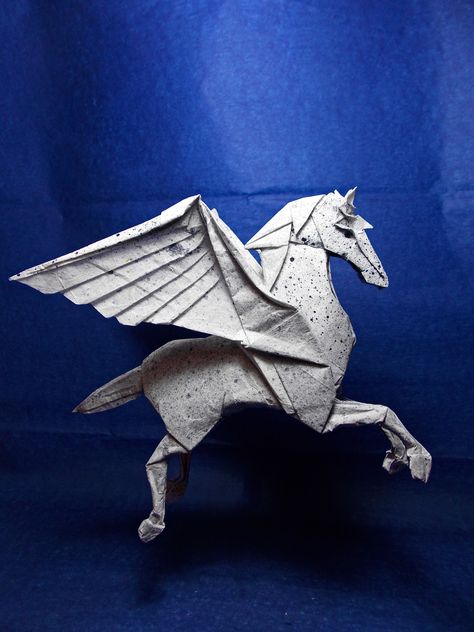 Origami Pegasus, Origami Inspiration, Beautiful Origami, Flying Horse, Horse Fly, Horse Drawing, Origami Tutorial, Origami Paper, Hobbies And Crafts