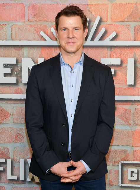 Eric Mabius Calls Ugly Betty Costars 'Siblings,' Gushes Over Successes | Us Weekly Eric Mabius, Ugly Betty, On Set, The Family, Being Ugly, Celebrities