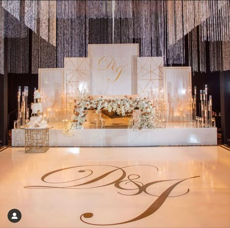 Luxury Elegant Wedding Decor, Wedding Stage Decorations 2023, Extravagant Wedding Decorations, Luxury Sweetheart Table Wedding, White And Gold Wedding Stage Decor, White Wedding Set Up, Ivory Gold Wedding Decor, White And Gold Wedding Stage, Luxury Wedding Reception Decorations