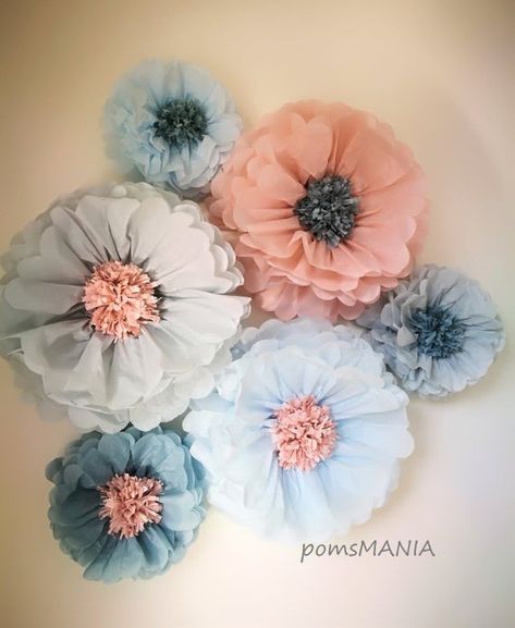 Wedding Pom Poms, Flowers Paper Craft, Backdrop Wallpaper, Craft Ideas Paper, Hanging Craft Ideas, Tissue Flowers, Make Paper Flowers, Easy Paper Flowers, Paper Balls