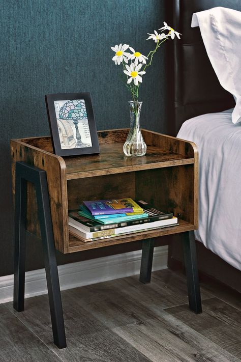 Bed Side Table Ideas, Industrial Bedside Tables, Metal Desk Legs, Vintage Bedside Table, Wood Bedside Table, Vintage Industrial Furniture, Side Coffee Table, Diy Building, Bedroom Night Stands