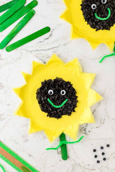 Paper Plate Sunflower Craft - Easy Summer Craft! - Kids Activity Zone Paper Plate Sunflower Craft, Sunflower Crafts For Kids, Paper Plate Sunflower, Handprint Butterfly, Craft Pipe Cleaners, Sunflower Craft, Sunflower Paper, Wooden Craft Sticks, Sunflower Crafts