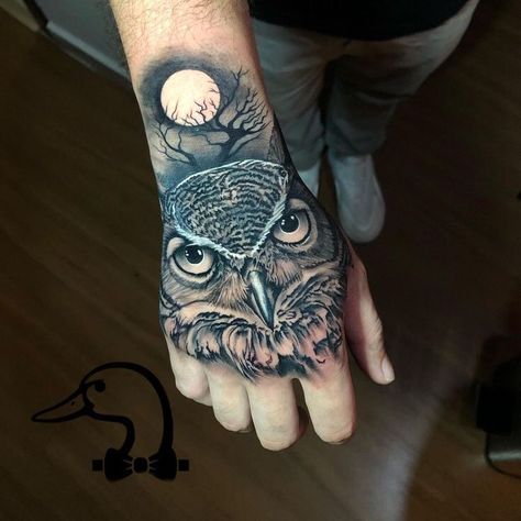 Tattoos Na Mao, Owl Hand Tattoo, Owl Forearm Tattoo, Owl Tattoo Sleeve, Herren Hand Tattoos, Wing Tattoos On Back, Tech Tattoo, Wing Tattoo Men, Full Hand Tattoo