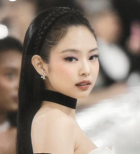 Real Hairstyles, Kim Hair, Half Bun, The Met Gala, Rose Icon, Jennie Kim, Kpop Fashion Outfits, Aesthetic Hair, Kpop Fashion