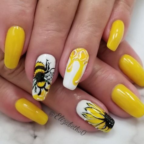 Sunflower Nails 3d, Black And Yellow Sunflower Nails, Yellow Nails With Bees, Bubble Bee Nails, Bee And Sunflower Nails, Bee Design Nails, Yellow Bumble Bee Nails, Bee Nail Art Designs, Bees Nail Art