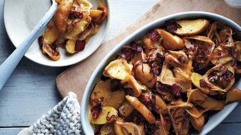 Robiola Bosina or Brie can be substituted for the Reblochon-style cheese. Rustic Potatoes, Tartiflette Recipe, Fingerling Potatoes, Weekend Meals, Smoked Ham, Best Cheese, Scalloped Potatoes, Potato Dishes, Afternoon Snacks