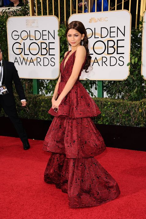 Zendaya Zendaya Pictures, Zendaya Outfits, Zendaya Style, Zendaya Coleman, Character Poses, Golden Globe, Golden Globes, Cool Costumes, Fancy Dresses