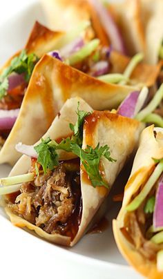 Sweet Hawaiian Tortillas, Pulled Pork Wonton Tacos, Mini Taquitos Appetizers, Pulled Pork Wontons, Things To Make With Wonton Wrappers, Pulled Pork Appetizer Ideas, Pork Wonton Tacos, Hawaiian Bbq Pork, Hawaiin Appetizers