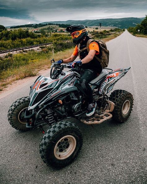 Atv Quads Yamaha, Nature Hunt, Sport Atv, Jeep Wheels, Yamaha Atv, Four Wheeler, Yamaha Raptor, Sport Shop, Motorcycle Dirt Bike