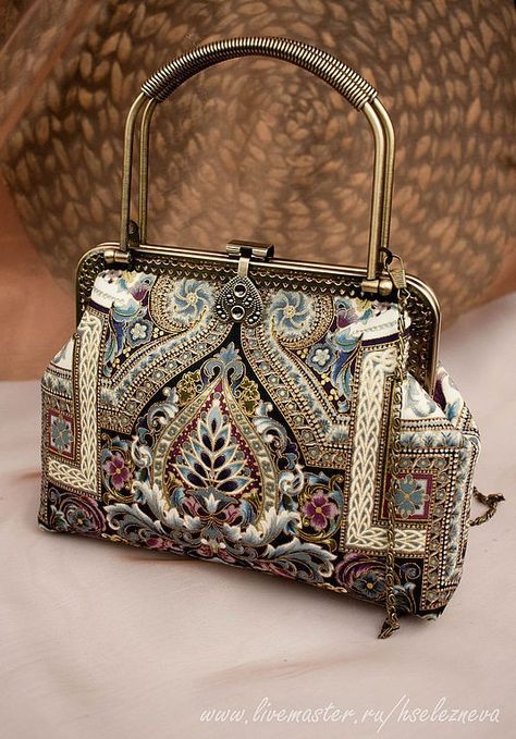 Purse Trends, Hand Bags For Women, Everyday Handbag, Fancy Bags, Vintage Purses, Pretty Bags, Embroidered Bag, Beaded Purses, Purse Accessories