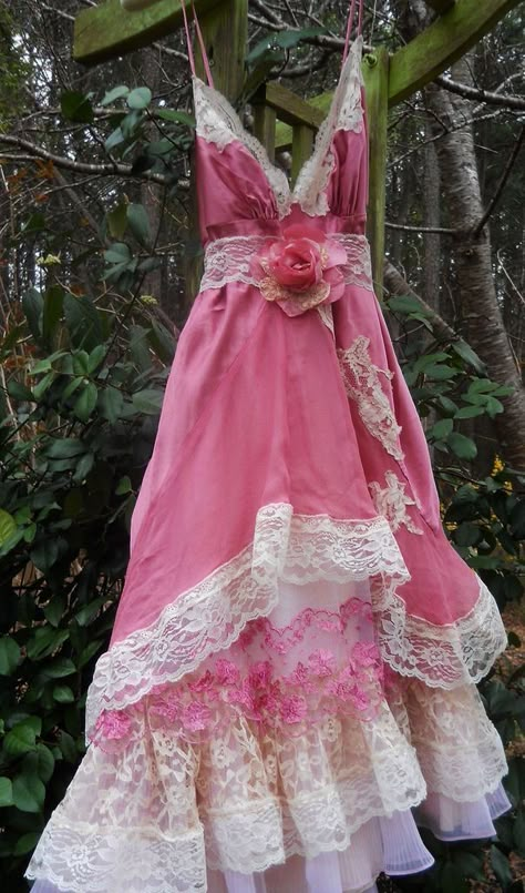 Casual Royalcore Outfits, Long Ball Gown, Pink Spaghetti, Pink Lace Dress, Prettiest Girl, Garden Party Dress, Lace Pink Dress, Spring 2025, Ball Gowns Evening