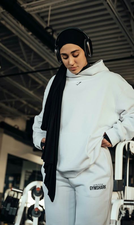 Leana Deeb Muslim Outfit, Leana Deeb Workouts, Hijabi Gym Outfits, Leana Deeb Outfit, Hijab Sport Outfit, Modest Gym Wear, Leana Deeb, Modest Workout Clothes, Modest Gym