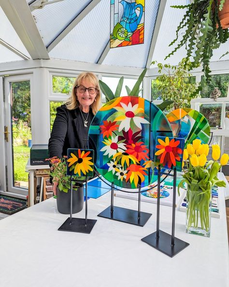 The Abundance Triptych brings a burst of floral joy to your home! This three-part fused glass art set showcases vibrant flowers.⁠ ⁠ Arrange the art glass pieces as you like to personalise any room. It's a beautiful and uplifting way to connect with nature … with or without the added fresh flowers 💐⁠ ⁠ A perfect gift for nature lovers 🌻🌼🌻⁠ …⁠ #artglass #glassartist #glassart #homedecor #artforinteriors #artforthehome #glassforsale #glasscollector #hardedgeart #contemporaryart #floral #floralar... Art Arrangement, Art Bowls, Floral Tiles, Contemporary Glass Art, Glass Artwork, Fused Glass Art, Contemporary Glass, Glass Flowers, Floral Display