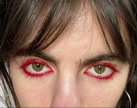 Sick Eye Makeup, Red Mascara Looks, Twee Makeup, Red Waterline, Red Eyelashes, Red Mascara, Twee Fashion, Twee Aesthetic, Red Eyeliner Makeup