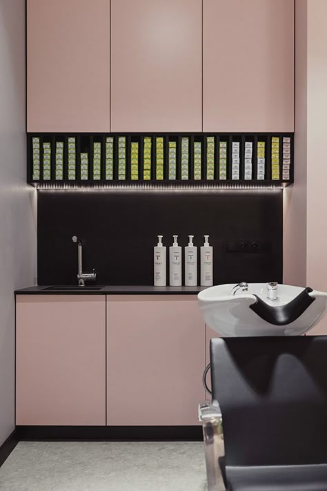 Salon Color Bar, Small Hair Salon, Hair Salon Interior Design, Hair Salon Furniture, Nail Salon Interior, Home Hair Salons, Home Beauty Salon, Hair Salon Design, Hair Salon Interior