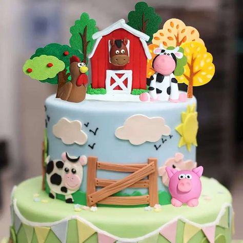 Barnyard Birthday Theme, Baby Shower Farm Theme, Barnyard Theme Party, Animal Cakes For Kids, Animal Party Cake, Party Animal Theme, First Birthday Activities, Farm Birthday Cakes, Barnyard Theme