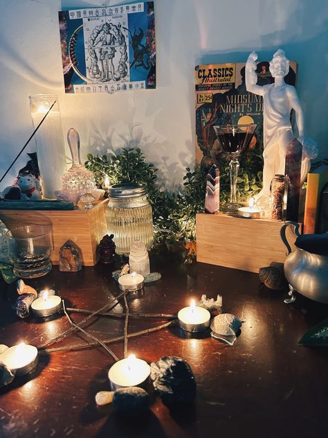 Jupiter Altar, Small Witch Altar, Druid Altar, Elemental Altar, Spiritual Altar Ideas, Coffin Decor, Spiritual Altar, Witch Altar, Altar Space