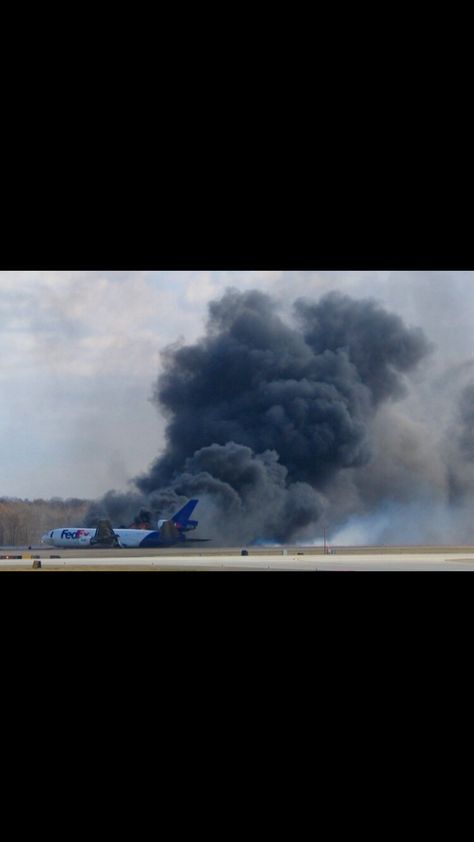 FedEx DC-10 Crash Memphis 2003 Fedex Accident, Aircraft Accidents, Airplane Crash, Dc 10, Flight, Aircraft, Quick Saves