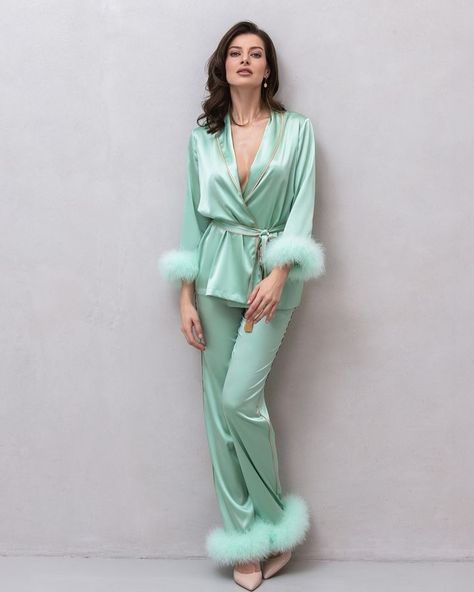 APILAT LINGERIE (@apilat_lingerie_official) • Instagram photos and videos Spanish Gifts, 90s Girl Fashion, New Stylish Dress, Silk Pyjama Set, Women Nightwear Dresses, Lingerie Silk, Pajamas Aesthetic, Night Suit For Women, Luxury Pajamas