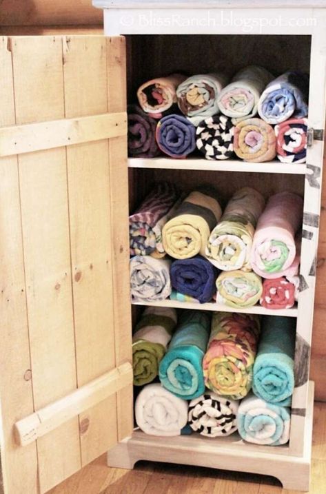 OneCrazyHouse pool storage DIY pool towel storage cabimet with towels rolled neatly on each shelf Pool Towel Storage, Pool Party Diy, Pool Float Storage, Pool Deck Decorations, Pool Storage, Pool Hacks, Diy Towels, Above Ground Pool Landscaping, Diy Pool