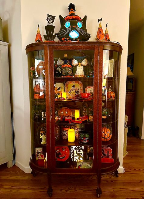 The warm oranges and yellows of vintage style Halloween decorations pair really well with the golden undertones of an antique curio caniet from around 1910. Antique Halloween Decor, Haunted Garage, Vintage Halloween Decor, Antique Halloween, Party 2023, Vintage Halloween Decorations, Curio Cabinet, Halloween Stuff, Bygone Era