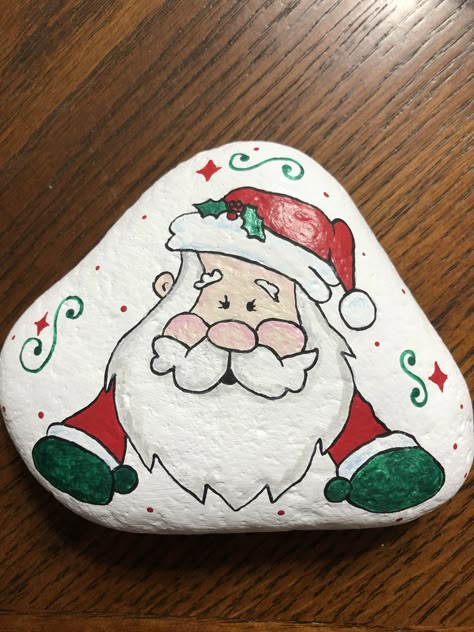 Santa Painted Stones, How To Paint Santa Stones, Santa Claus Painted Rocks, Santa Rocks Painted, Santa Rock Painting, Santa Painted Rocks, Christmas Painted Rocks Ideas, Christmas Stone Painting, Christmas Rock Art