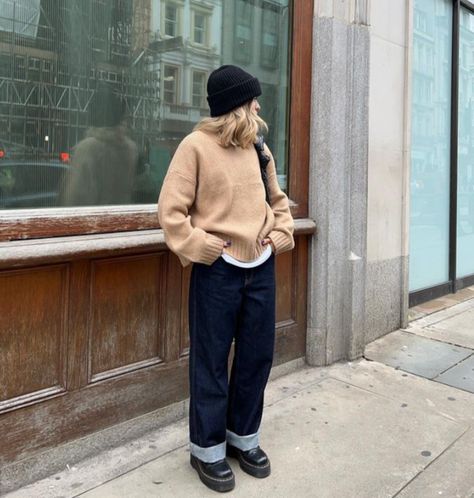 Oversize Fall Outfit, Cold Winter Casual Outfits, Oversized Vintage Sweater, Winter 23 Fashion, Neutral Oversized Outfits, Fall Outfits Turtleneck, Cold Winter Style, Fall 2024 Fashion Outfits, Cloud Sweater Outfit