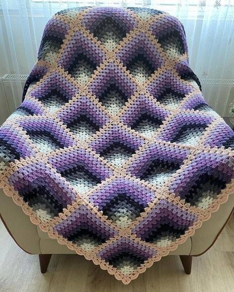 CROCHET EASY TUTORIAL | I'm a crochet enthusiast Crochet Patchwork Blanket, Crochet Granny Square Tutorial, Crochet Throw Pattern, Crochet Granny Square Afghan, Crocheted Blanket, Crochet Blanket Designs, Patchwork Blanket, Manta Crochet, Crochet Granny Square