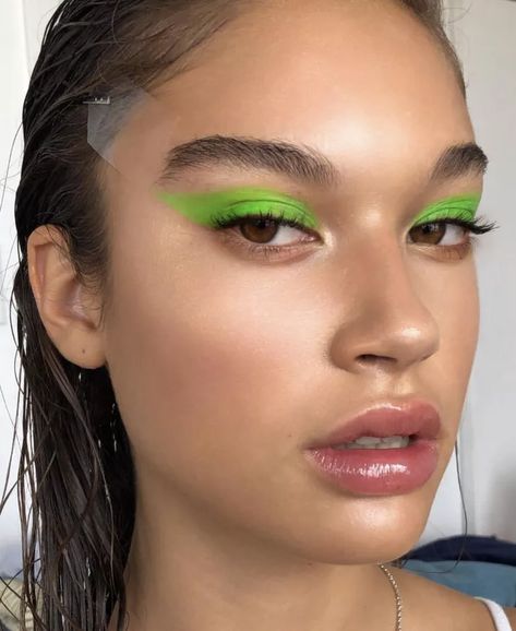 Neon Makeup Looks, Neon Eyeshadow, Danessa Myricks, Neon Makeup, A Daily Routine, Natural Lip Colors, Green Makeup, Green Eyeshadow, Beauty Cream