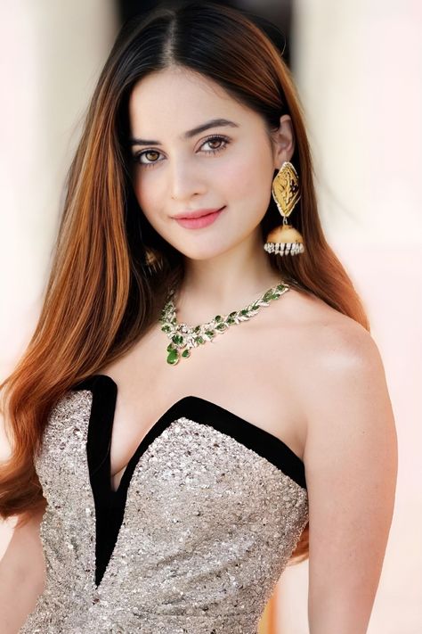 Aiman khan long hair pakistani actress Pakistani Actress Pics, Pakistani Actress Dresses, Actress Hot Pics, Bald Head With Beard, Minal Khan, Pakistani Women Dresses, Pakistani Women, Glitch In The Matrix, Nancy Momoland