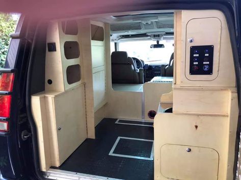 Discovery 2 Camper, Land Rover Discovery 4 Modified, Discovery Camper Land Rover, Land Rover Discovery 2 Off Road, Landrover Camper, Diy Truck Bedding, Transit Connect Camper, Diy Caravan, Discovery Land Rover 2021