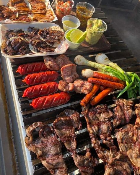 Carne Asada Birthday Party, Carne Asada Wedding, Carne Asada Ideas Parties, Mexican Cookout Food, Mexican Carne Asada Party, Carne Asada Plate, Carne Asada Party, Carne Asada Aesthetic, Barbecue Aesthetic