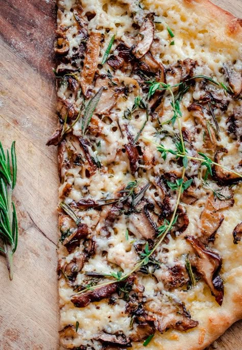 13 Grilled Pizza Ideas for this Weekend #pizza #grilling #grilledpizza Grilled Pizza Recipes, Vegetarian Pizza Recipe, Pizza Lasagna, Havarti Cheese, Mushroom Pizza, Gourmet Pizza, Havarti, Vegetarian Pizza, Grilled Pizza