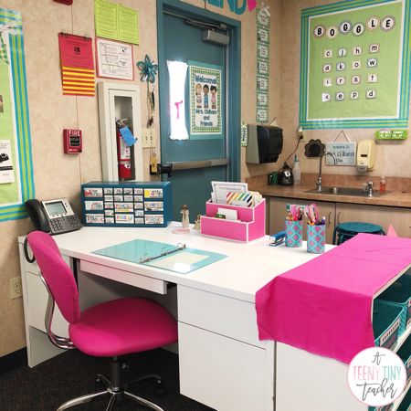 Diy Teacher Desk, Teacher Desk Areas, Crate Stools, Teacher Desk Organization, Working Station, Teaching Hacks, Teacher Table, Modern Teacher, Teacher Office