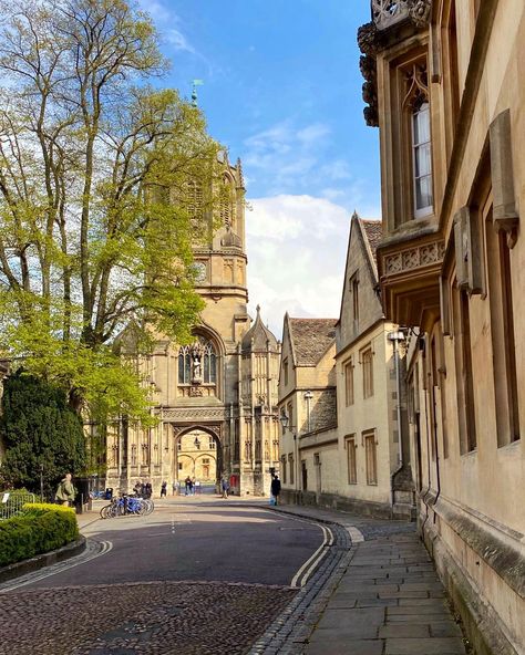 Pembroke College Oxford, June Aesthetic, Christ Church Oxford, Success Board, British Village, Oxford City, Vantage Point, Uni Life, Uk Photos