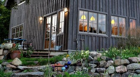 Board and batten siding: notice the metal trim piece at the upper left corner of the photo. Hmmm. Board And Batten Exterior, Craftsman Farmhouse, Siding Options, Vertical Siding, Steel Framing, Installing Siding, Cabin Exterior, Board And Batten Siding, Cedar Siding