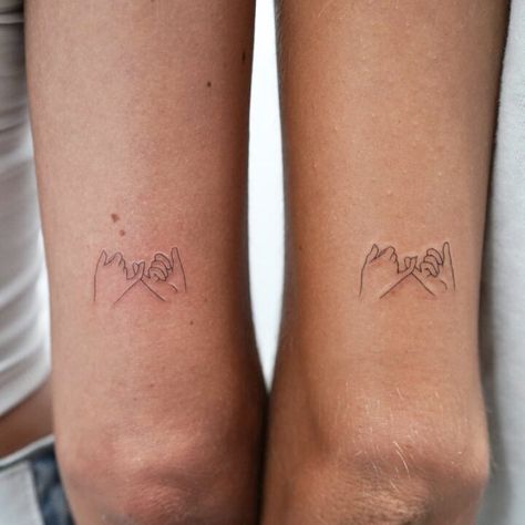 8 Tattoo Ideas For Sisters – Self Tattoo Promise Tattoo Ideas, Pinky Tattoo, Bestie Tats, Pinky Promise Tattoo, Matching Bff Tattoos, Sister Tats, Borboleta Tattoo, Promise Tattoo, Bestie Tattoos