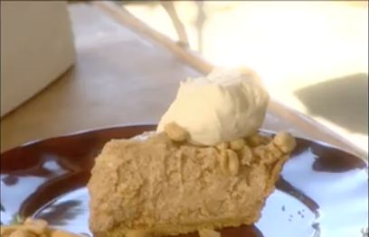 Mrs. Salter's Peanut Butter Pie | Paula Deen Crumble Recipes, Butter Desserts, Thanksgiving Pie Recipes, Christmas Yummies, Dessert Pie Recipes, Paula Deen Recipes, Pie Pops, Peanut Butter Desserts, Peanut Butter Pie